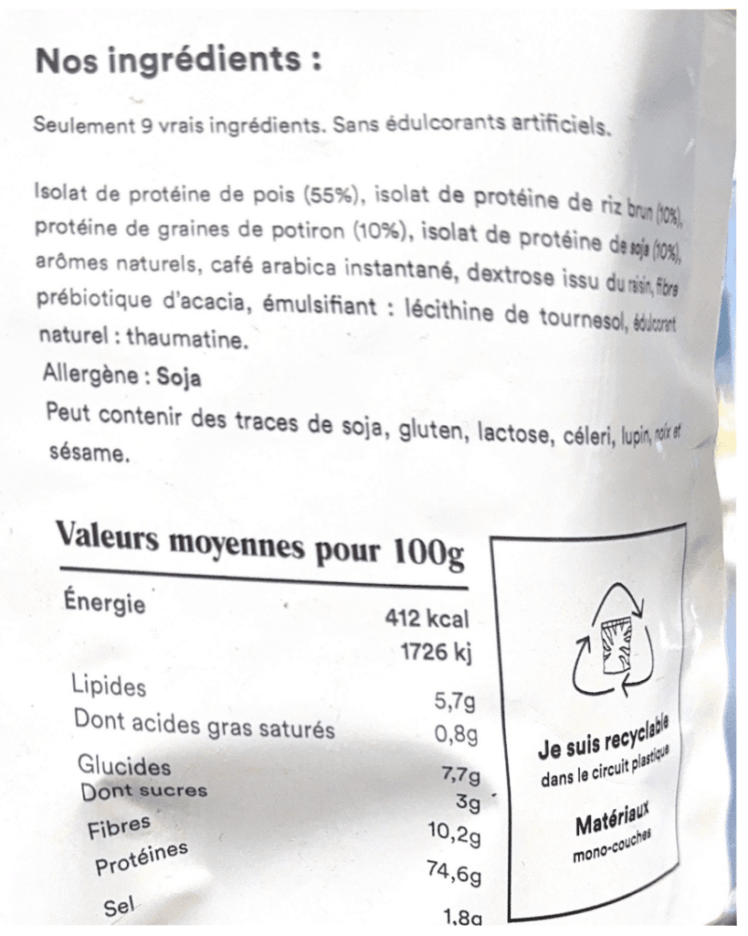 Mélange onctueux de protéines végétales SYNC vegan avec shaker et boisson.